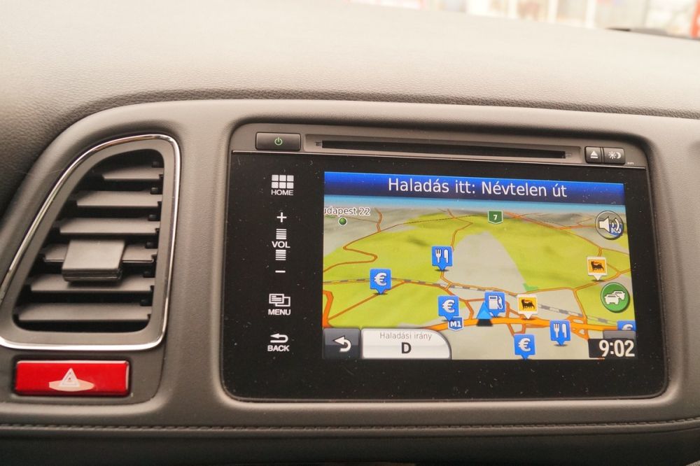 A Garmin navi jó, a rádiómenü nagyon vacak