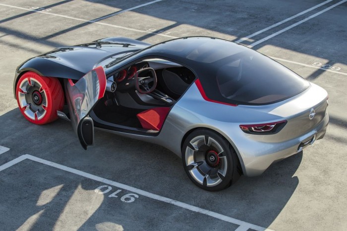 Pimaszul életvidám sportkocsi az Opeltől 7