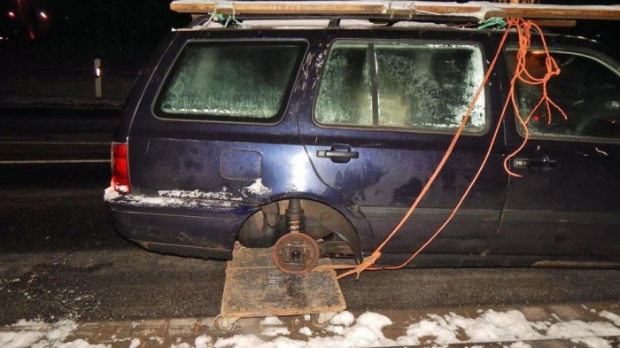 Vontasd el magad, vontasd el magad, ha senki sincs ki elvontasson, vontasd el magad!