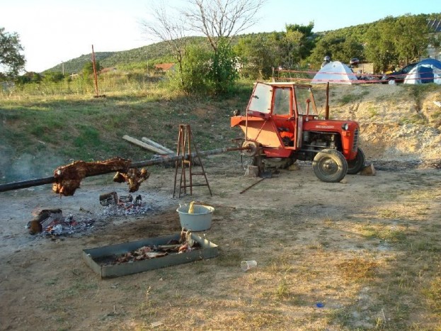 Mert igen, van amikor a tákolás zseniális.