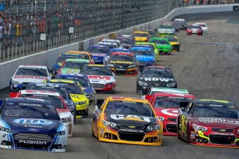 Villanyautókra állna át a NASCAR