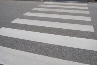 Nyugdíjas bácsi gázolt gyereket a zebrán