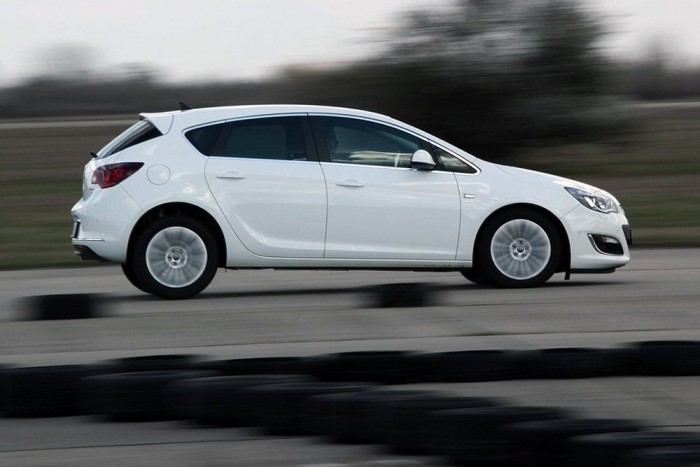 Személyautóban tavaly is a legmagasabb volt az Opel részesedése. A cég 2012-ben, a H Astrával megnyert rendőrautó-tender évében az összpiacon is a legnépszerűbb márka tudott lenni