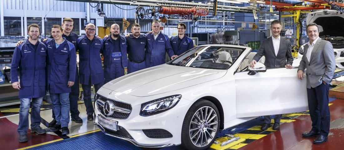 Emberekre cseréli gyártórobotjait a Mercedes