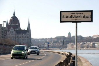 Lezárják a pesti rakpartot