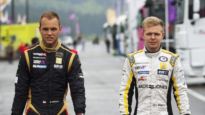 F1: Nevetségesen lassú a Renault pilótanője 6 | Vezess F1: Nevetségesen lassú a Renault pilótanője 6