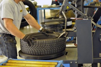 Addig hajtja az abroncsot a magyar, amíg simára nem kopik