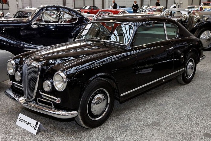 A fura lámpákat ihlető előd, az Aurelia