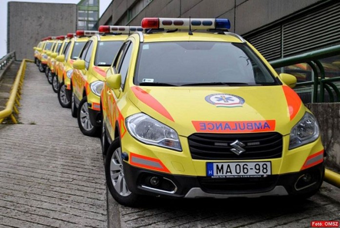 Így szép igazán: orvosok Suzukiban, rendőrök Mercedesben 6 | Vezess Ordító a különbség a kormány járműbeszerzési stratégiájában a rendőrség hathengeres Avant Audii, 184 lóerős, benzines, összkerékhajtású B-osztályos Mercedes járőrautói, a focimeccsekhez tucatszám kiküldött, nettó áron is 15 millió feletti Sprinter csapatszállító kisbuszok és az életmentő feladatokat ellátó mentőorvosok szolgálati járművei között