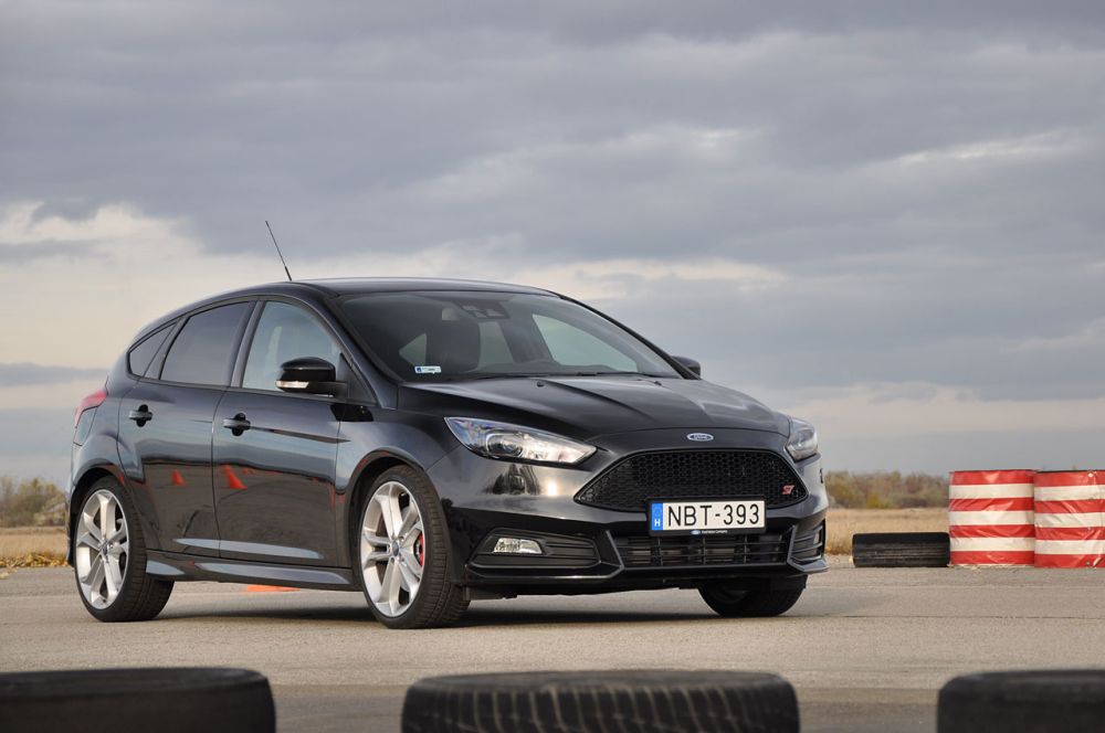 Több mint 1,5 millió forinttal drágább a Focus ST-nél a Civic Type R