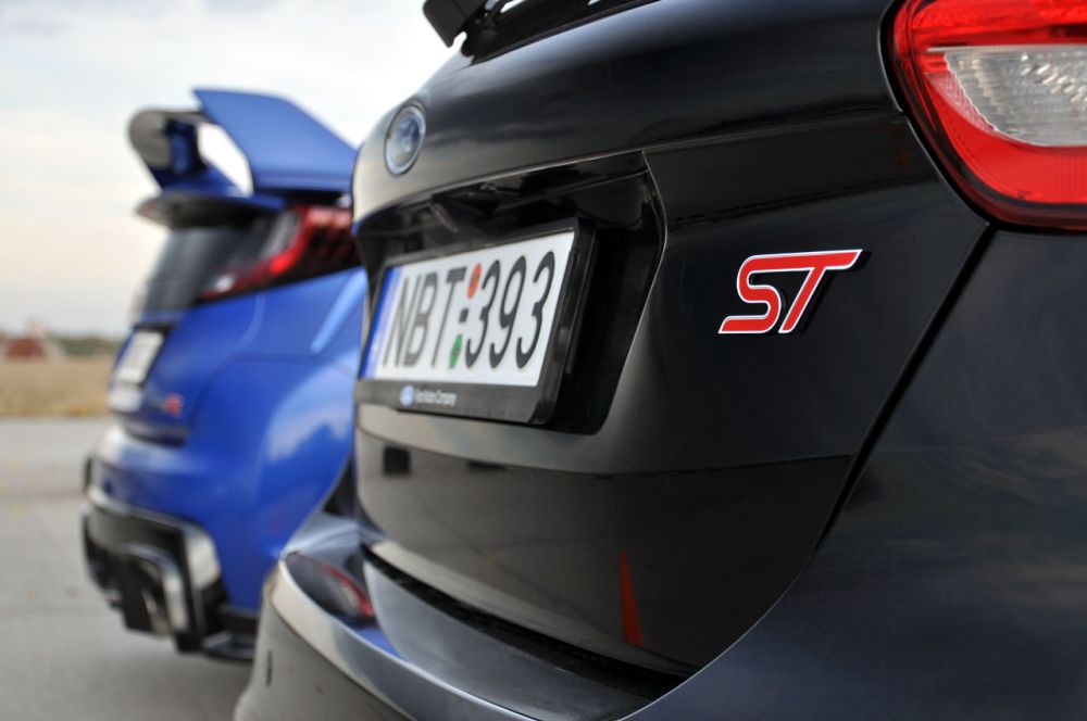 Összehasonlító teszt: Ford Focus ST-Honda Civic Type R 14