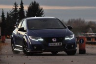 Összehasonlító teszt: Ford Focus ST-Honda Civic Type R 102