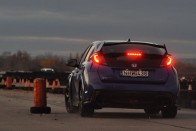 Gumifejlesztés közben a CTR prototípusa 7:50,63-as űridőt repesztett a Nürburgringen.   A SEAT Leon Cupra 280 Performance csomaggal 7:58,44 percet ért el, amire a Renault a kétüléses Mégane R.S. 275 Trophy-R 7:54,36-os idejével vágott vissza. A Honda lehajtható üléstámlával és csomagtérrel gyorsabb a Ferrari F430-nál