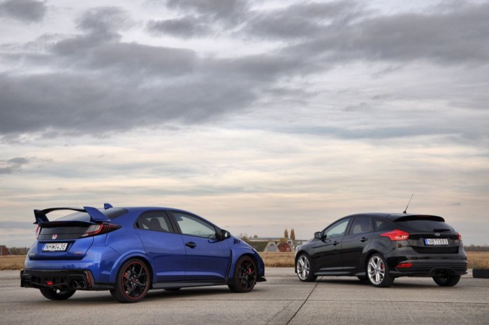 Összehasonlító teszt: Ford Focus ST-Honda Civic Type R 13 | Vezess Abszolút egyenértékű a két autó. Nagyon tépve a Civic gyorsabb, a Focus szórakoztatóbb