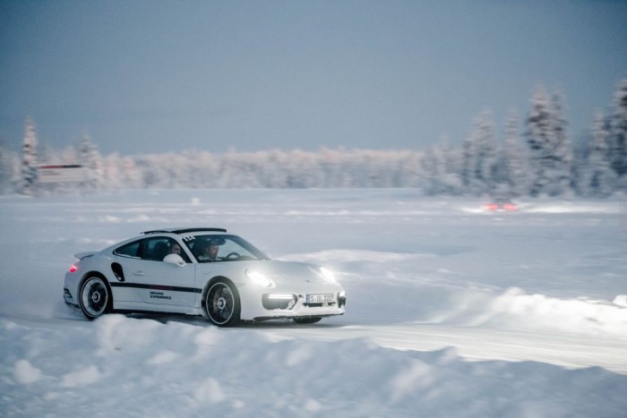 Hófalba vágtam egy 60 milliós Porschét 10 | Vezess Hófalba vágtam egy 60 milliós Porschét 10