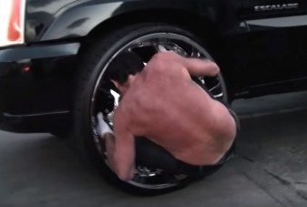 Végre értjük, mire jó a 30 colos kerék