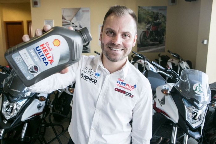 Motor nélkül tér vissza Talmácsi Gábor 3 A kampány arcának választott Talmácsi Gábor 2007-ben nyert világbajnoki címet a Moto GP 125-ös mezőnyében