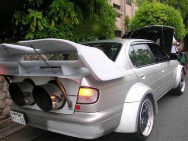 16 képen elevenedik meg a tuningolás pokla 9