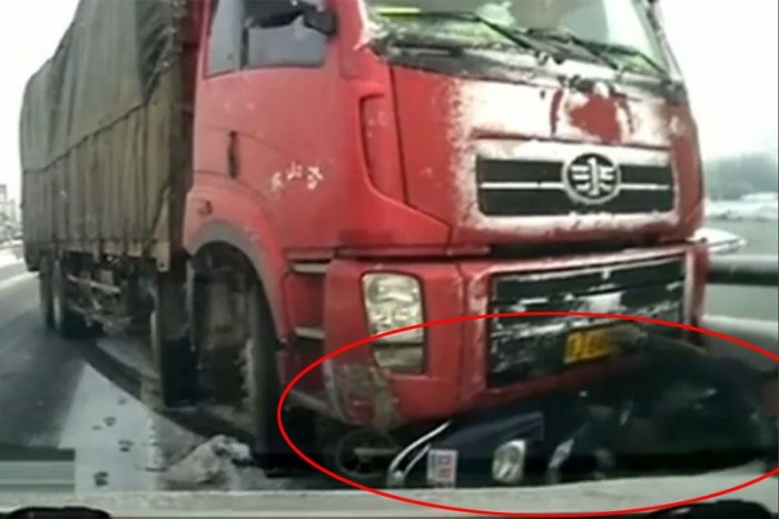 Túlélte a lehetetlent a kerékpáros