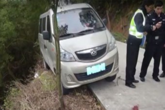 Saját autója gázolta el a figyelmetlen sofőrt