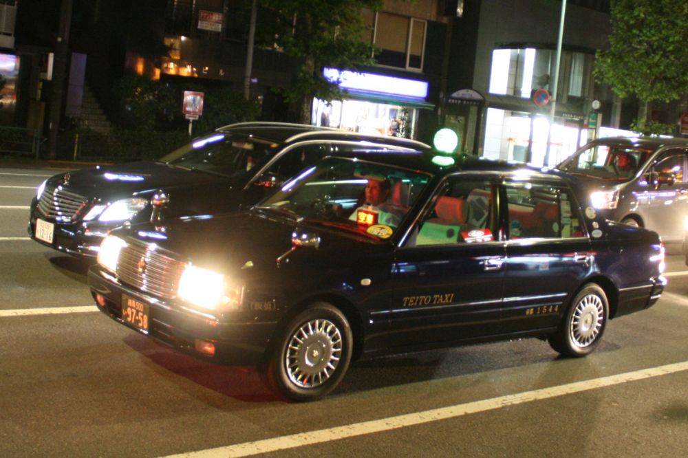 Már jó ideje nem alvázas a japán egyentaxi, mint amerikai megfelelője, a Ford Crown Victoria és a Chevrolet Caprice volt.