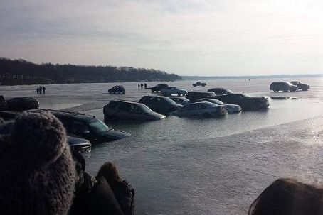 A befagyott tó jegén parkoltak, rossz ötlet volt 8