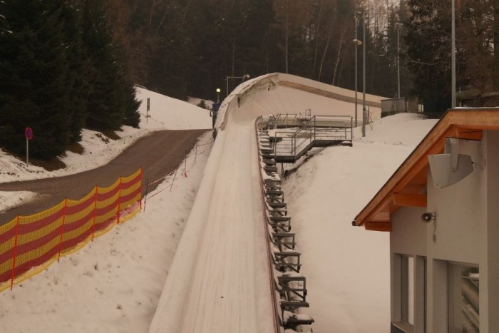 4,5 g-vel tolja a fejed a gyomrodba, 105 km/h a vége, mi az? 9 | Vezess Azon az íven felül néha 4,5 g-vel tolja az ember fejét a feneke felé az centrifugális erő