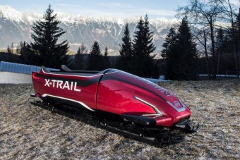 4,5 g-vel tolja a fejed a gyomrodba, 105 km/h a vége, mi az?