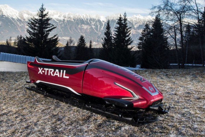 4,5 g-vel tolja a fejed a gyomrodba, 105 km/h a vége, mi az? 6 | Vezess 270 kiló a Nissan kreálmánya, ezen van még 20 kiló festék és beleülhet hét vékony utas