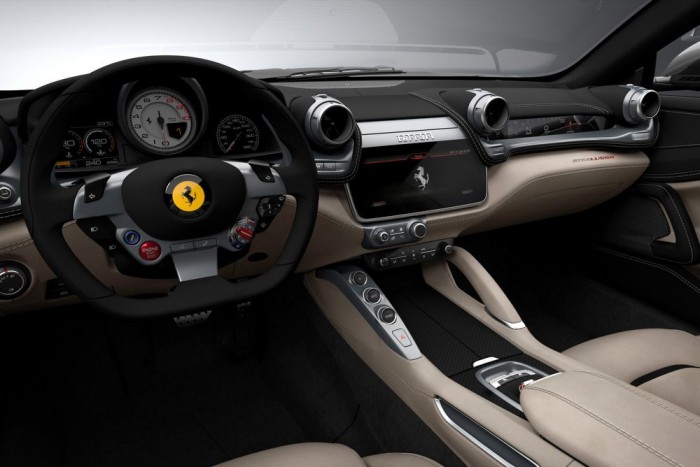 Négy ülés, négy kormányzott kerék a legújabb Ferrariban 7