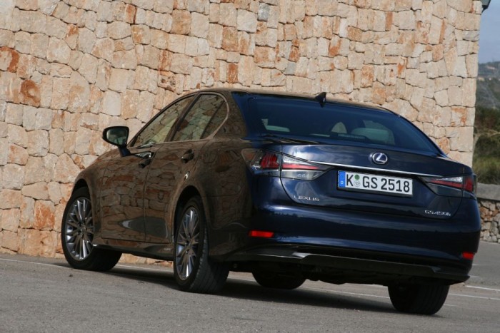 Vezettük: Lexus GS 2016 9 12,7 és 21,5 millió Ft között mozog a GS listaára motortól és felszereltségtől függően. A kulcsnélküli ajtónyitás és még sok minden benne van az alapmodellben is