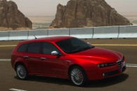 Alfa Romeo 159 3.2 JTS Q4 - Az olasz, amibe még a németek se tudnak belekötni. A 159 a sárnehéz autók korának fia, a masszív bunkerérzés nagykövete, csodálatos formába csomagolva, sportkombikhoz méltóan szűkebb 405 és 1235 liter között variálható puttonnyal.

Egy feltűnő színnel még ma is mindenki utánafordul, de ha a 3,2 literes V6-os dolgozik az orrban összkerékhajtással, akkor nem tart sokáig a bámészkodás, mert még a közel 1,8 tonna is képes tisztességes tempóval elrugaszkodni. 

Oké, a motor már nem a legendás Busso V6, de 260 lóereje és 332 Nm nyomatéka a forma mellett elég érv ahhoz, hogy az Alfa Romeo 159 felkerüljön a listára.