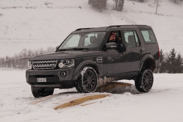 Így tanulnak vezetni a milliomosok 12 | Vezess A kasztni szinte vízszintes, amíg a kerekek tornáznak a Discovery alatt