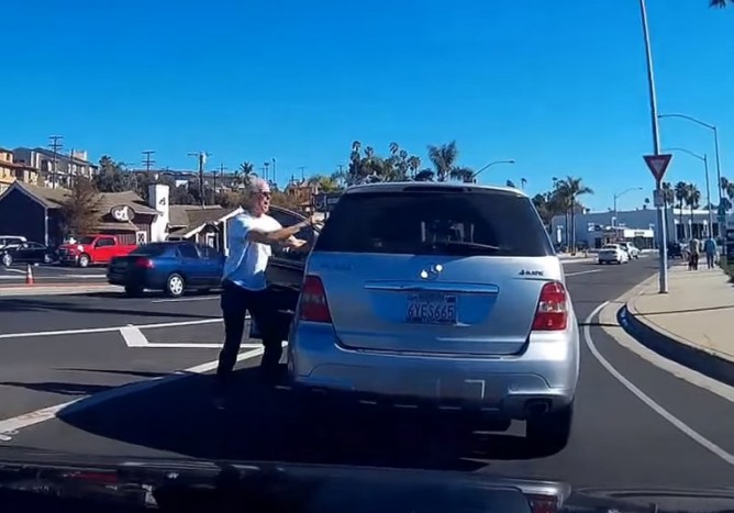 Hajszál híján megölte magát a dühös mercis