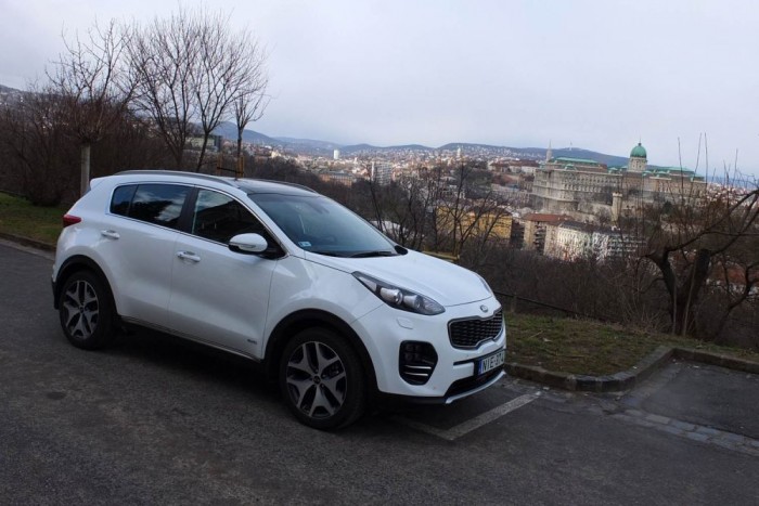 A Kia két új típussal támad, és ez csak a kezdet 11 | Vezess A Sportage magassága, szélessége nem változott, az ugyanúgy 1635, illetve 1855 milliméter, mint az elődé.