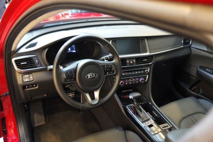 A Kia két új típussal támad, és ez csak a kezdet 9 | Vezess Egyszerű, katonás rend, és minőségi hangulat uralja a Kia belterét.