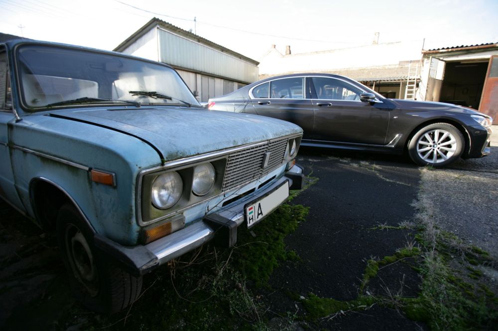 Egy Lada 2106. Ez a csúcsmodell volt a mi BMW-nk a szocializmusban