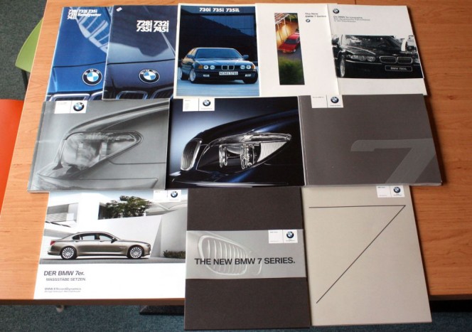 Az első négy generáció egy BMW-kollekció része, tulajdonosaik veteránbörzéken és autószalonokon összegyűjtötték a katalógusokat