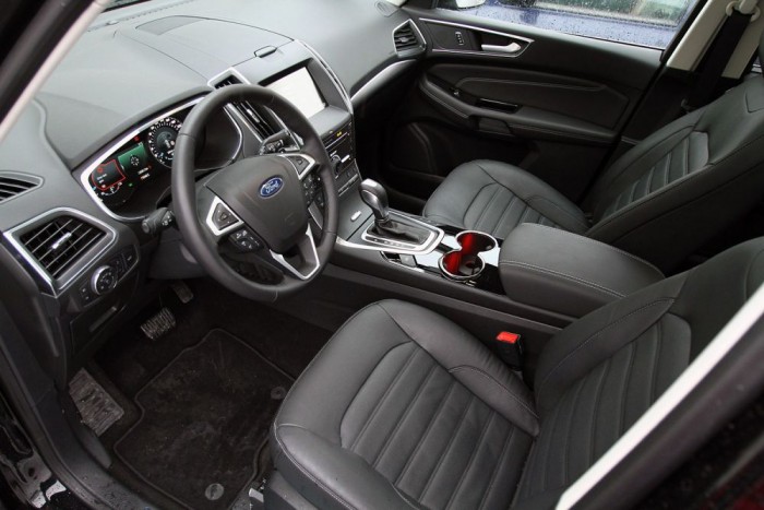 Teszt: Ford Galaxy 2,0 SCTi 1 Széles autó, távol vannak egymástól az ülések