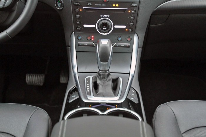 Teszt: Ford Galaxy 2,0 SCTi 3 Kényelmes automatikus váltó