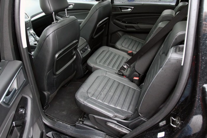 Teszt: Ford Galaxy 2,0 SCTi 2 Előre hátra tologathatóak