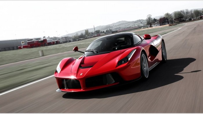 Így néz ki 12 autó dögös csajként 25 | Vezess Ferrari LaFerrari