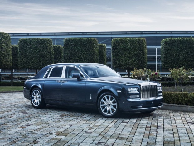 Így néz ki 12 autó dögös csajként 17 | Vezess Rolls-Royce Phantom