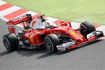 F1: Vettel brutális idővel az élen