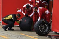 F1: Vettel brutális idővel az élen 26