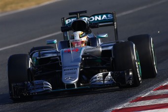 F1: A Mercedes csak altatott