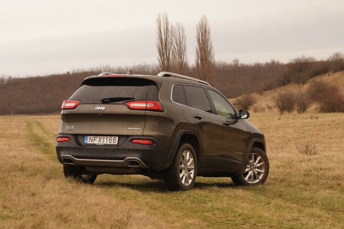 A Subaru Tribeca első generációjának feneke ihlette volna a Cherokee-ét?