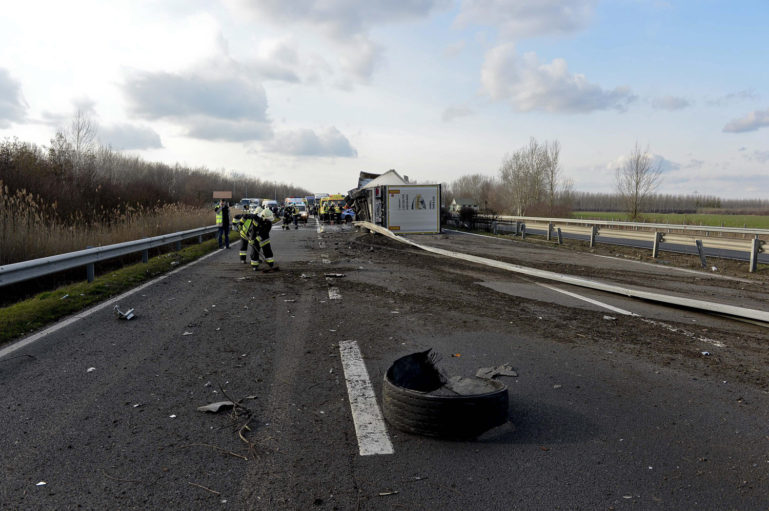 Fotók az M1-esen történt szörnyű balesetről 6