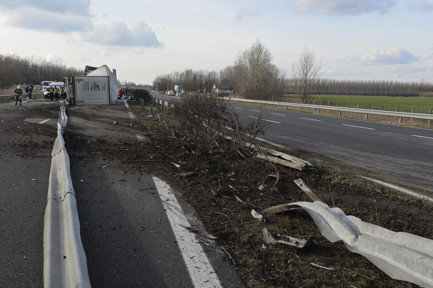 Fotók az M1-esen történt szörnyű balesetről 8