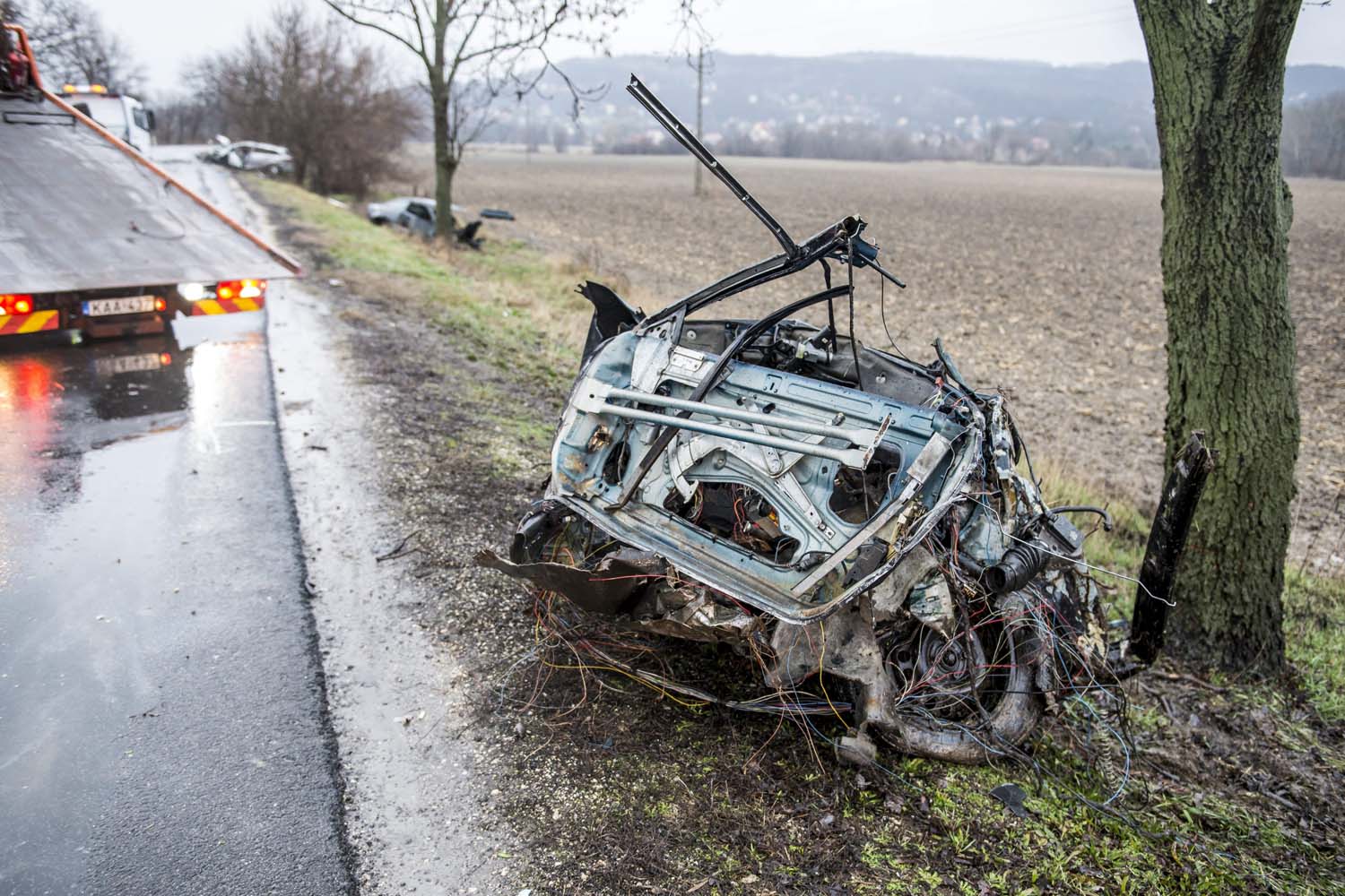 Megrázó fotók a 10-es úton történt balesetről 10